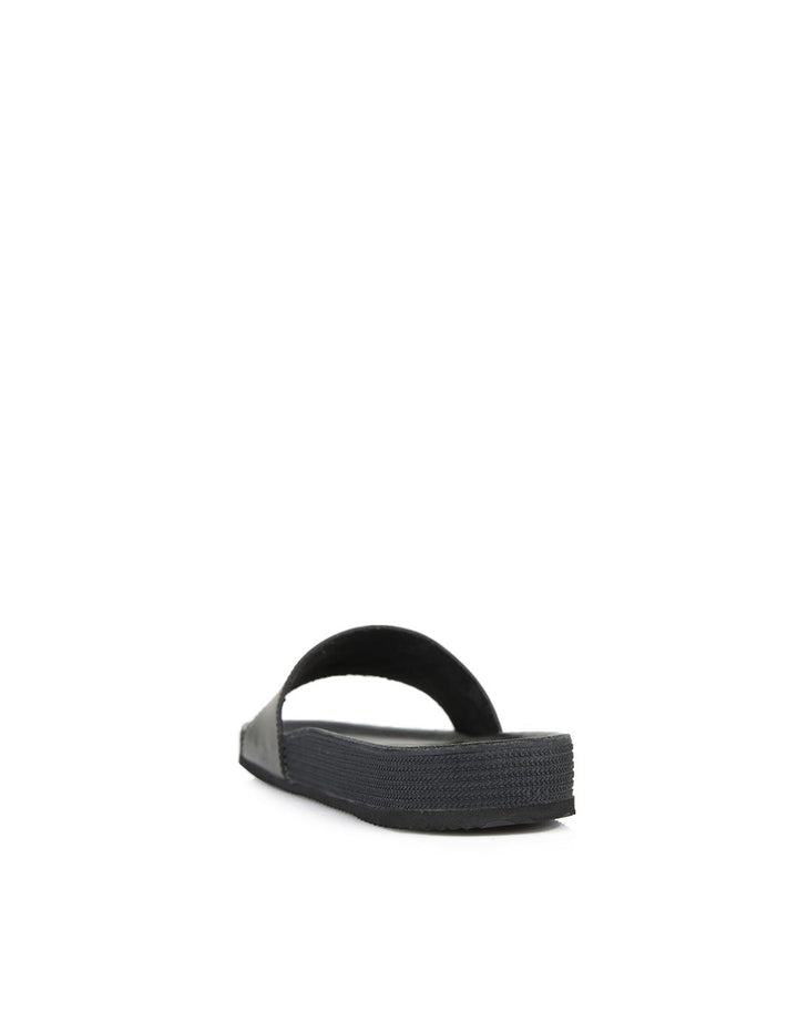Y-GIRL FLAT SANDALS -
