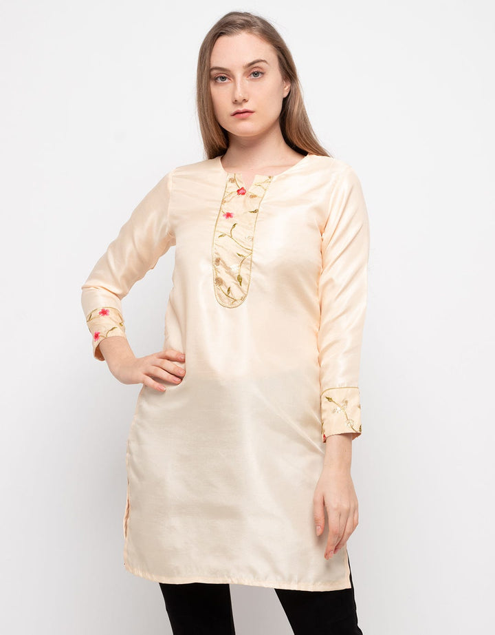 Chanira Angela Tunic