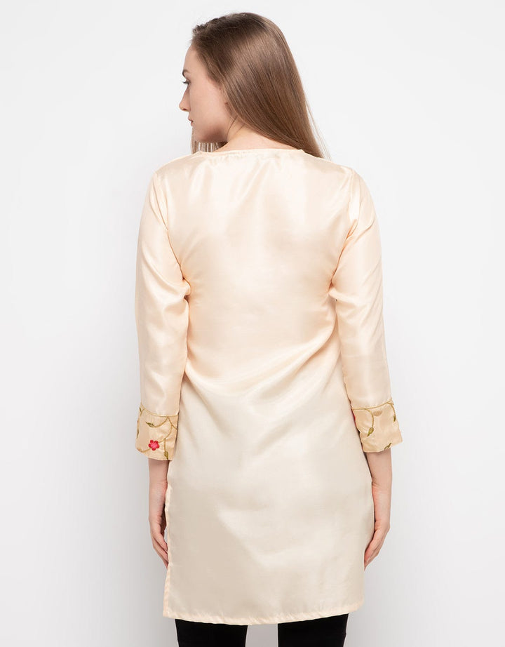 Chanira Angela Tunic