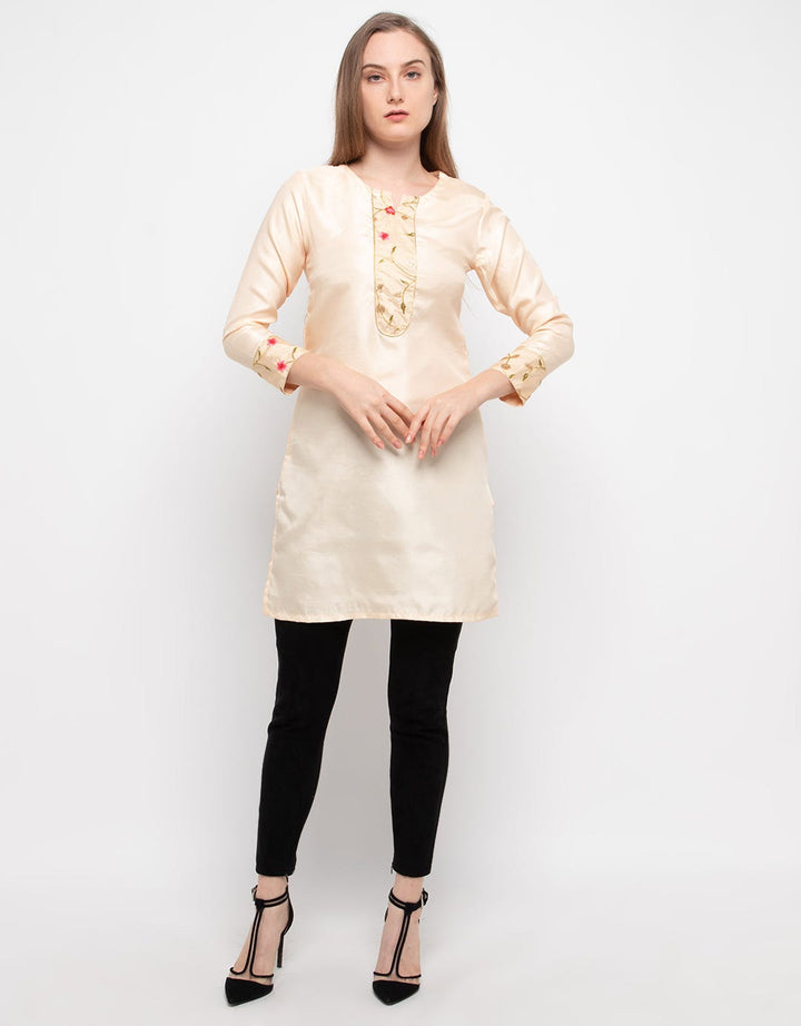 Chanira Angela Tunic