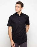 Triple Kemeja Lengan Pendek Slim Fit