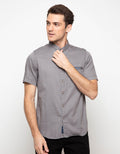 Triple Kemeja Lengan Pendek Slim Fit