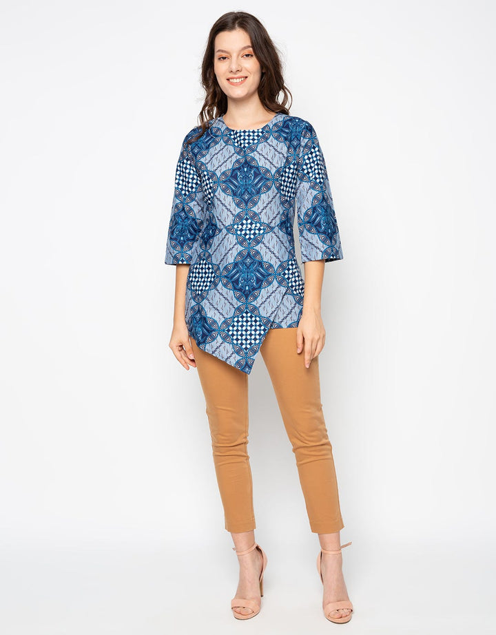 Bali Lestari Asimetris Blouse Katun Wanita