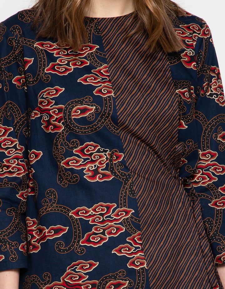 Arjuna Weda Blouse Batik Mega Mendung