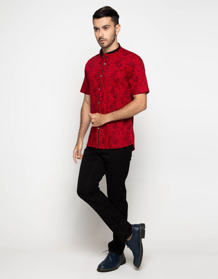 Izzue Leaf Motif Kemeja Pria