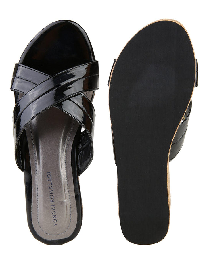 Yongki Komaladi Dinda Wedges